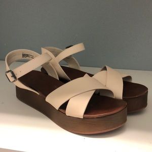 Universal Thread Sandal